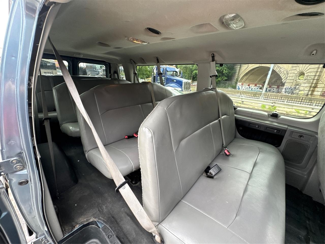 Ford Econoline Wagon E-350 Super Duty Ext XLT 2014