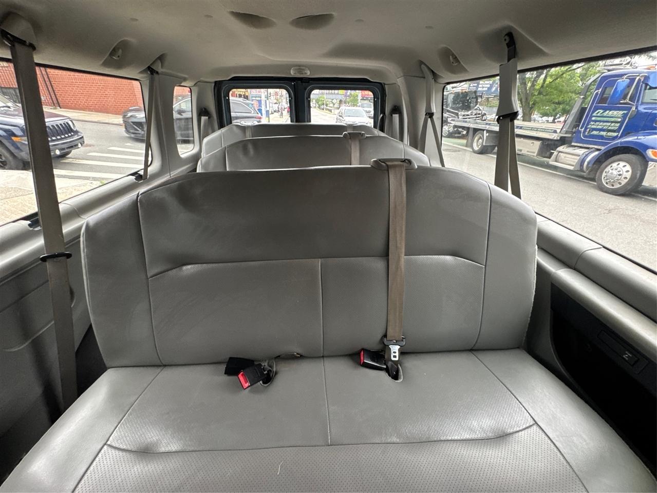Ford Econoline Wagon E-350 Super Duty Ext XLT 2014