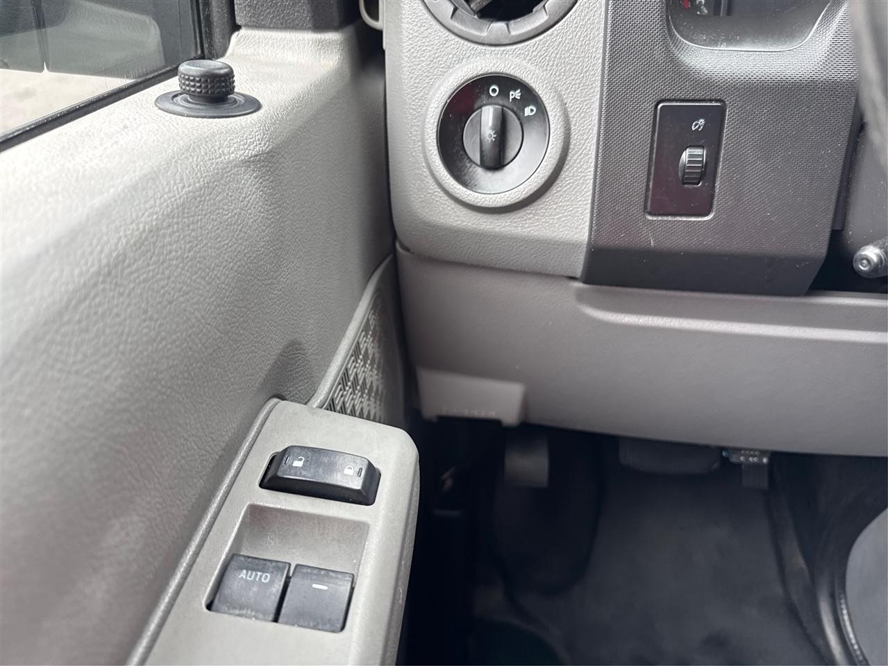 Ford Econoline Wagon E-350 Super Duty Ext XLT 2014