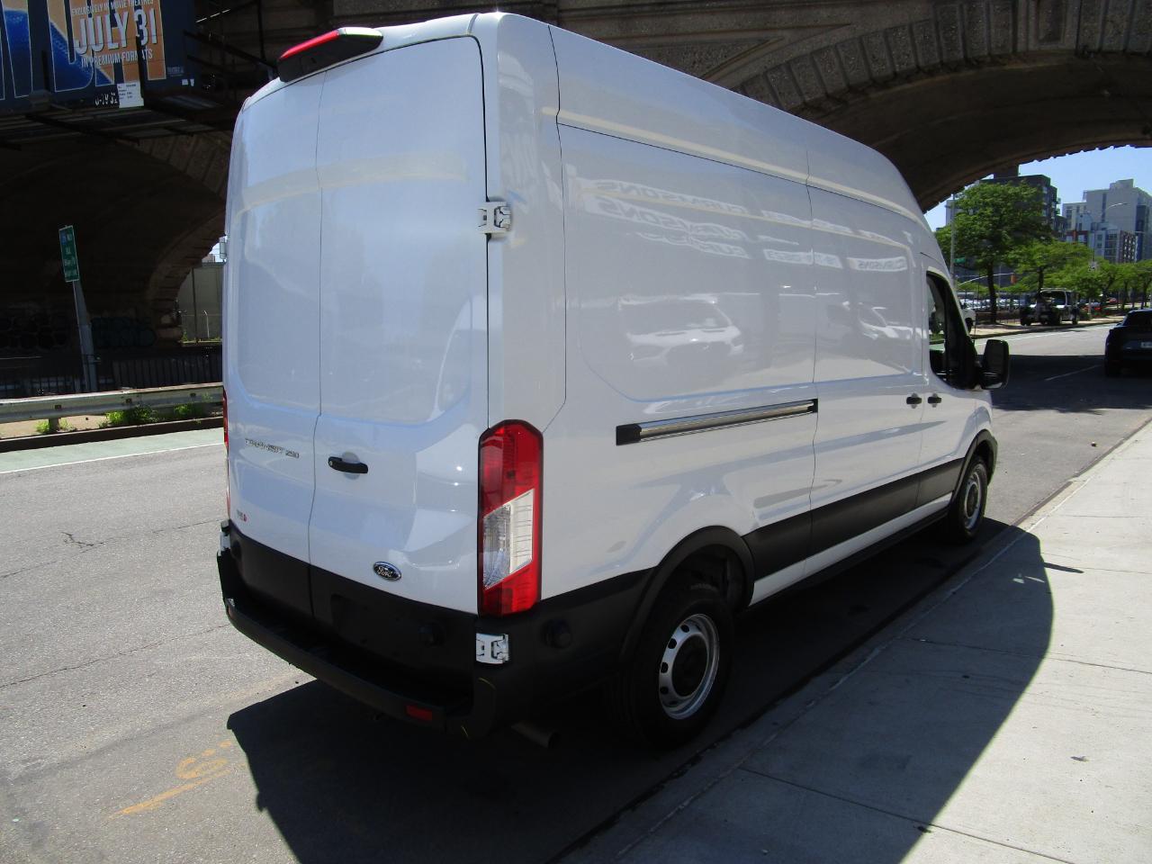 Ford Transit Cargo Van T-250 148" Hi Rf 9070 GVWR RWD 2025