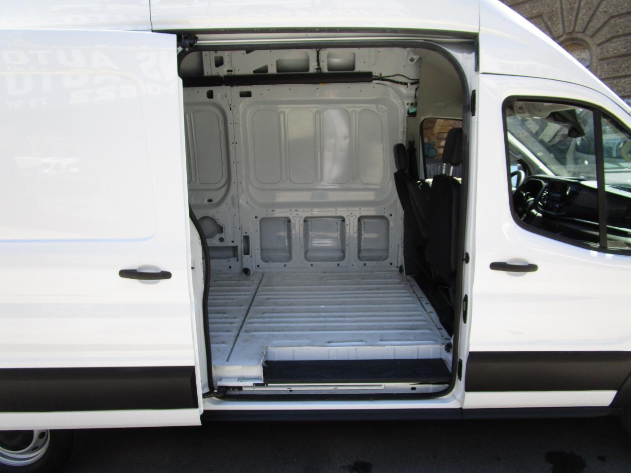Ford Transit Cargo Van T-250 148" Hi Rf 9070 GVWR RWD 2025