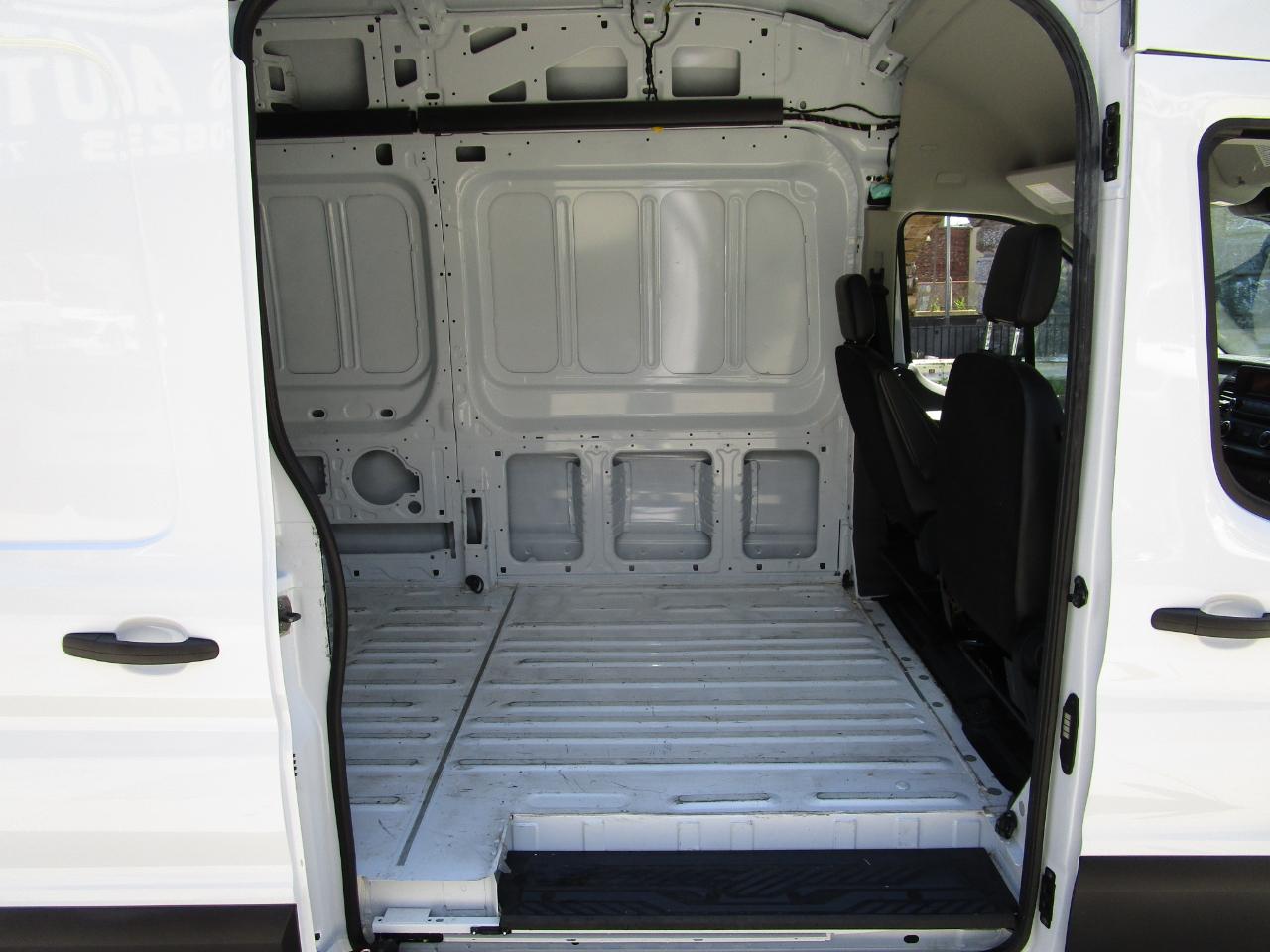 Ford Transit Cargo Van T-250 148" Hi Rf 9070 GVWR RWD 2025