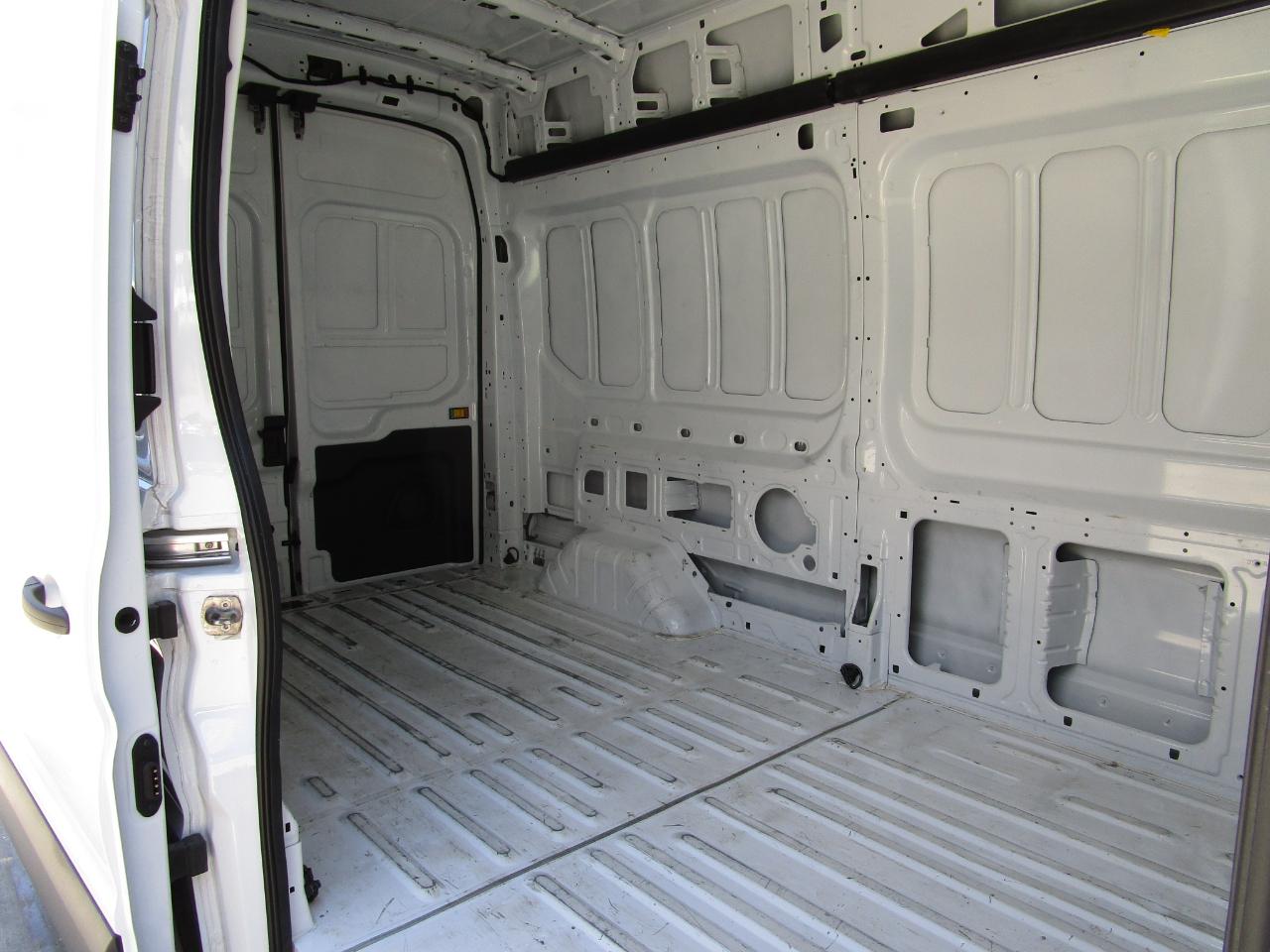 Ford Transit Cargo Van T-250 148" Hi Rf 9070 GVWR RWD 2025