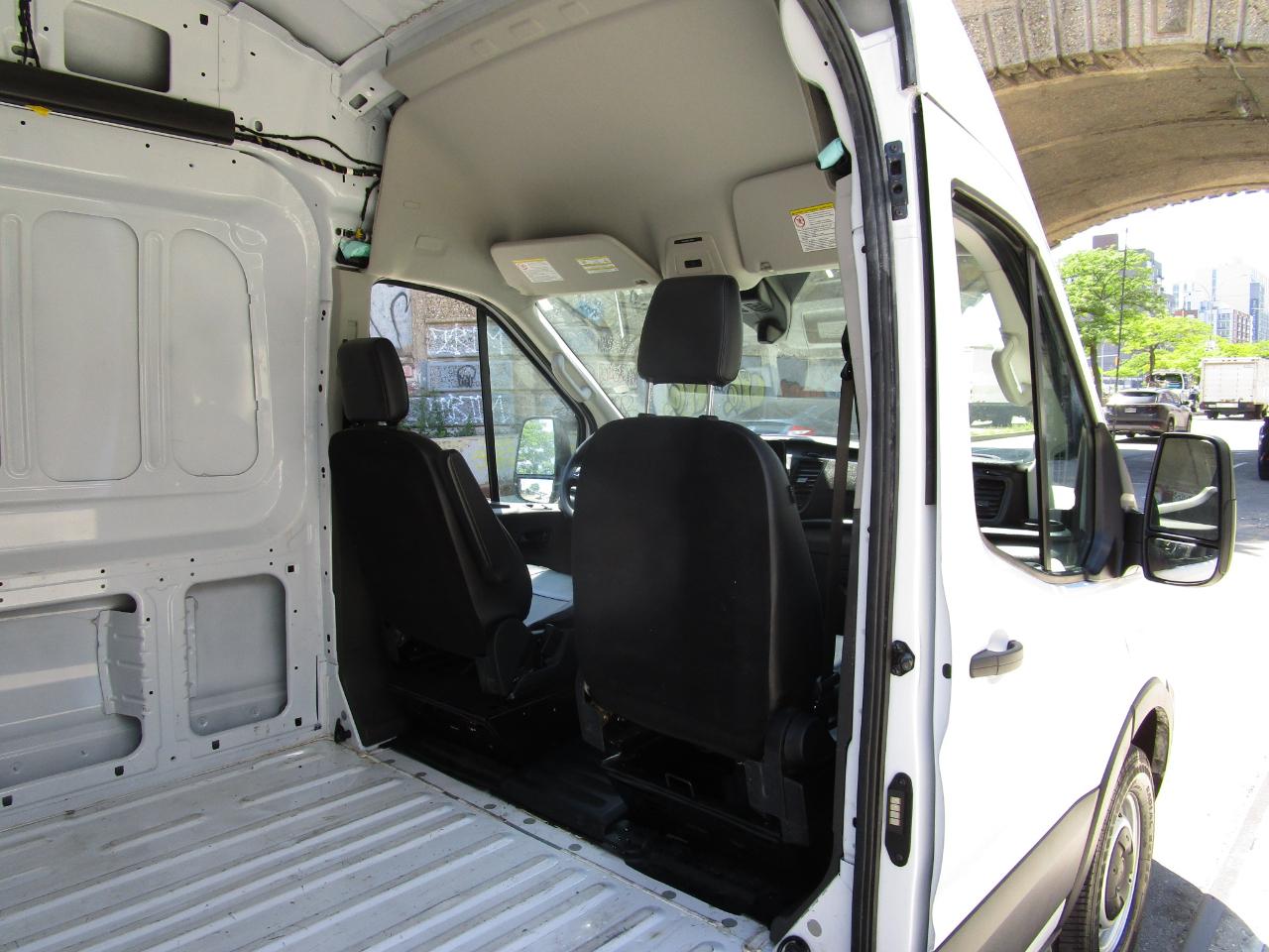 Ford Transit Cargo Van T-250 148" Hi Rf 9070 GVWR RWD 2025