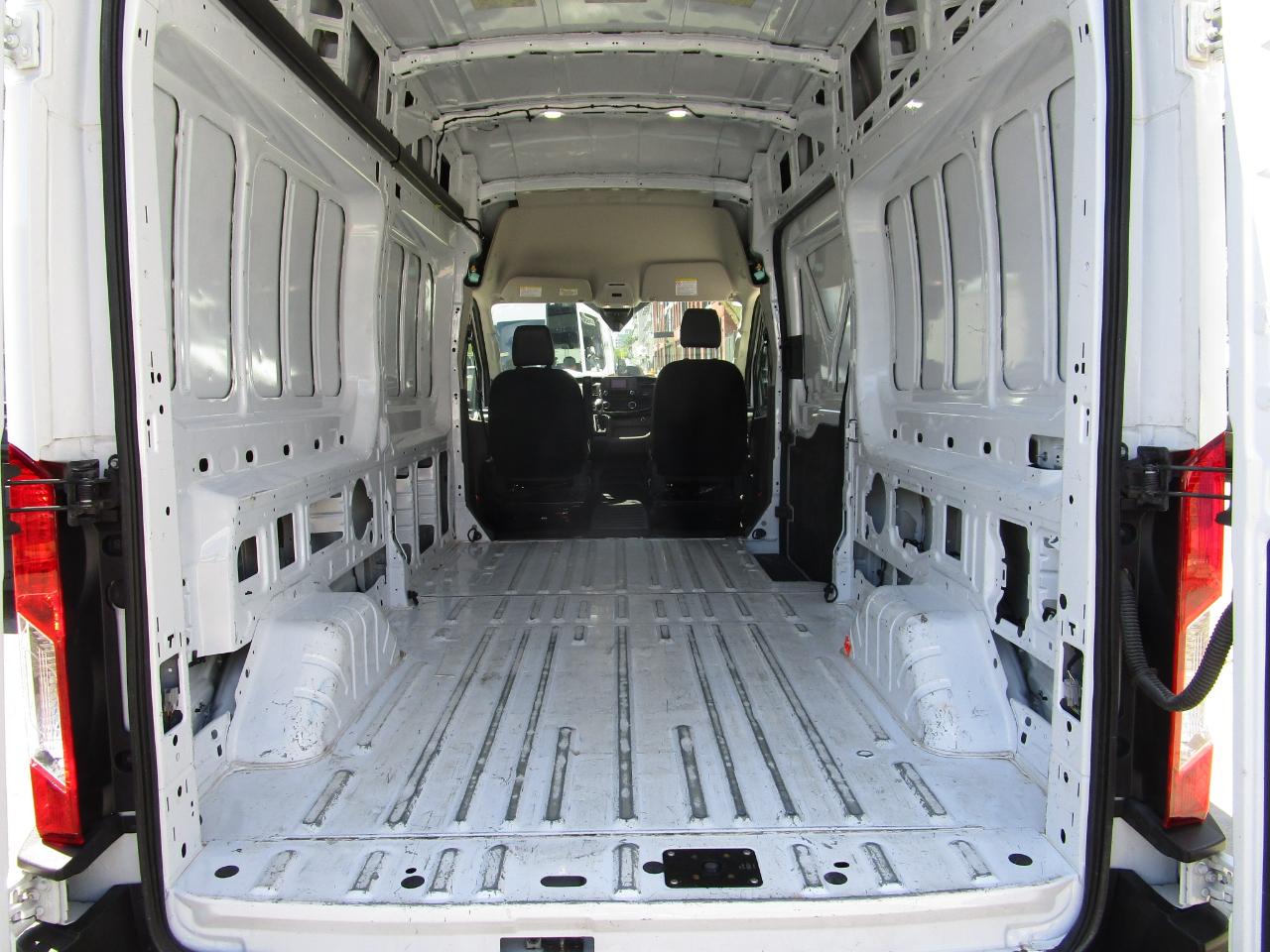 Ford Transit Cargo Van T-250 148" Hi Rf 9070 GVWR RWD 2025