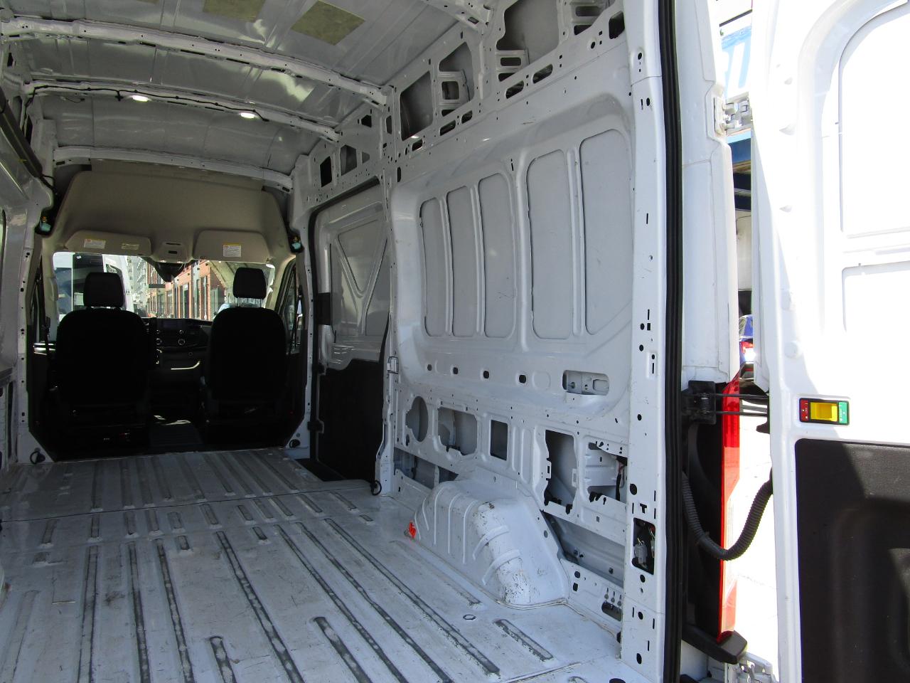 Ford Transit Cargo Van T-250 148" Hi Rf 9070 GVWR RWD 2025