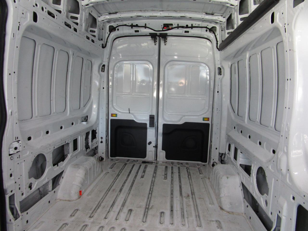 Ford Transit Cargo Van T-250 148" Hi Rf 9070 GVWR RWD 2025