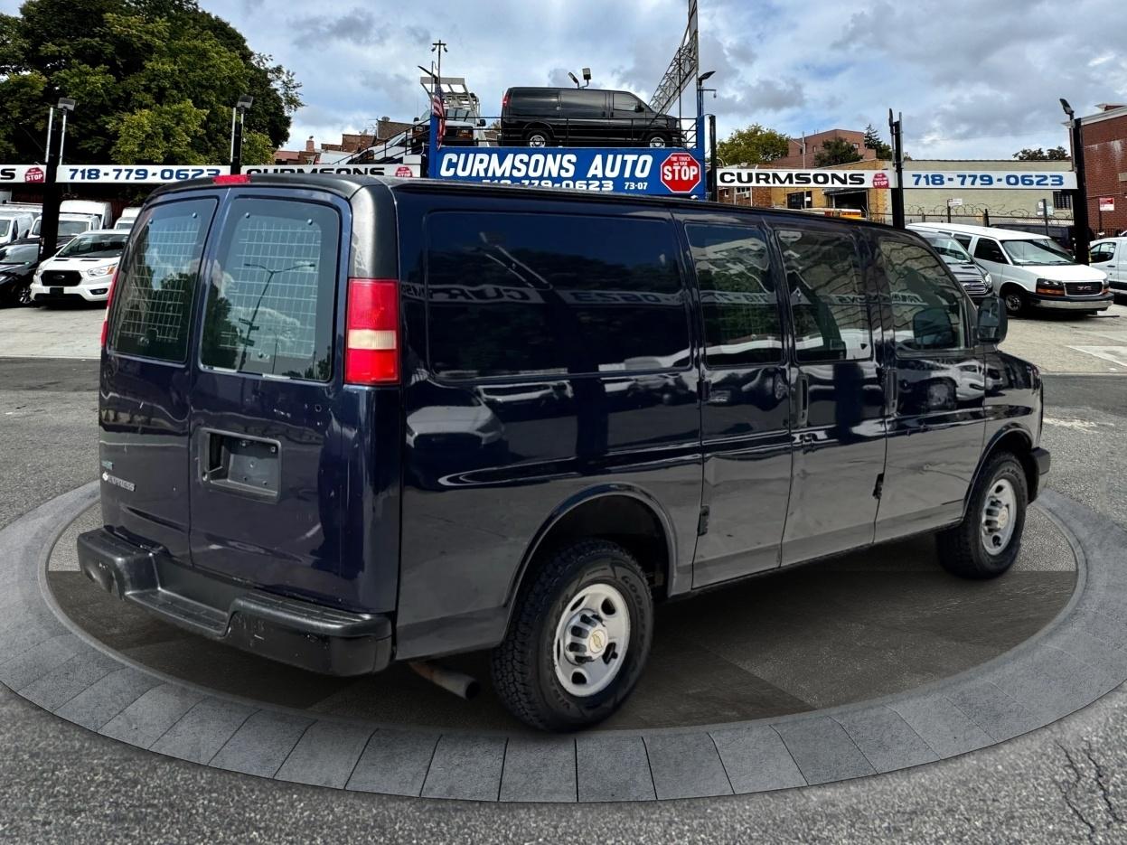 Chevrolet Express Cargo Van RWD 3500 135" 2011