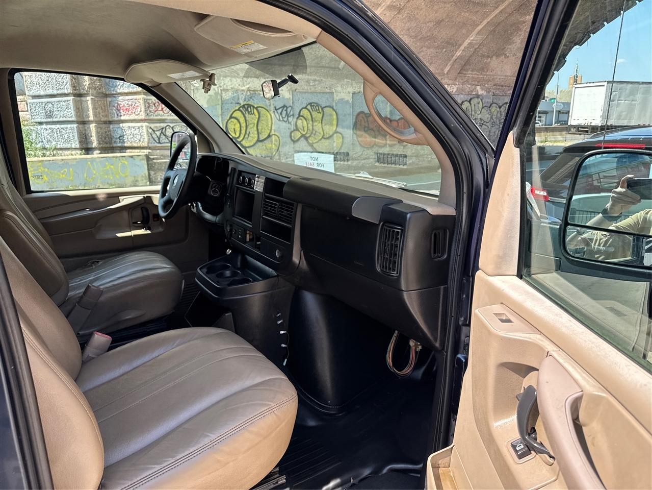 Chevrolet Express Cargo Van RWD 3500 135" 2011