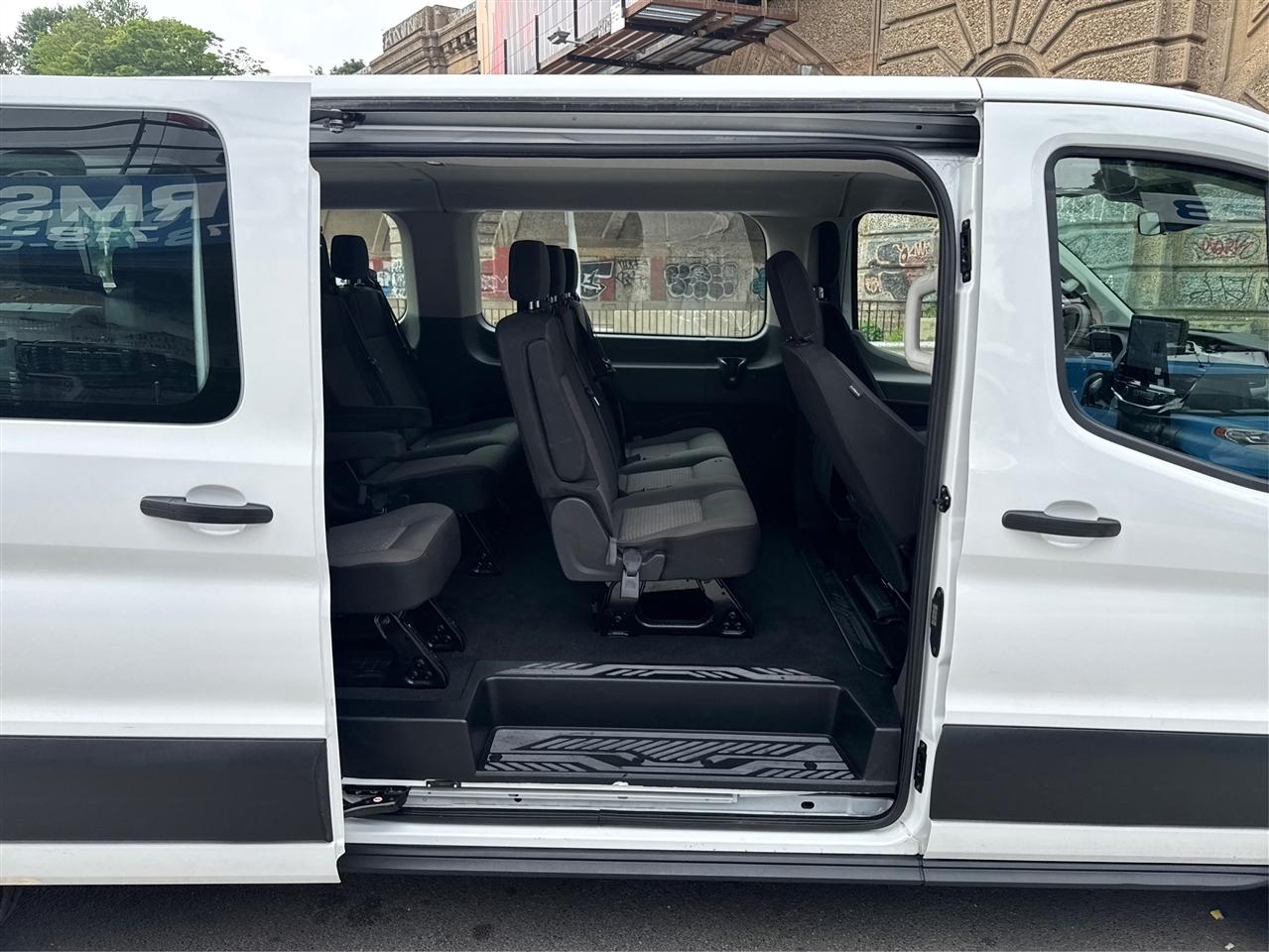 Ford Transit Passenger Wagon T-350 148" Low Roof XLT RWD 2025