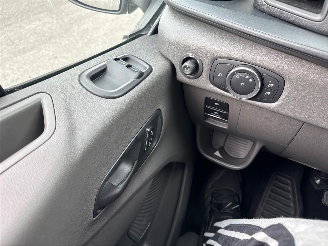 Ford Transit Passenger Wagon T-350 148" Low Roof XLT RWD 2025