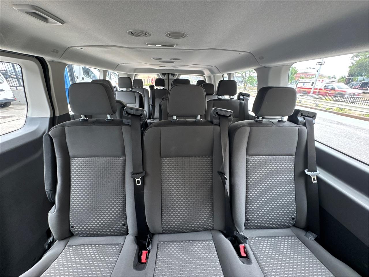 Ford Transit Passenger Wagon T-350 148" Low Roof XLT RWD 2025