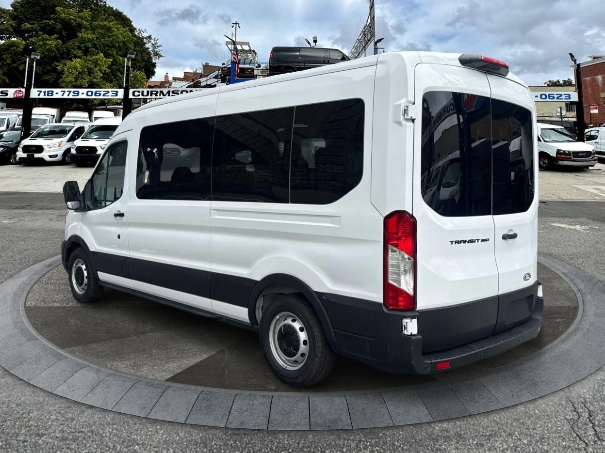 Ford Transit Passenger Wagon T-350 148" Med Roof XLT RWD 2026