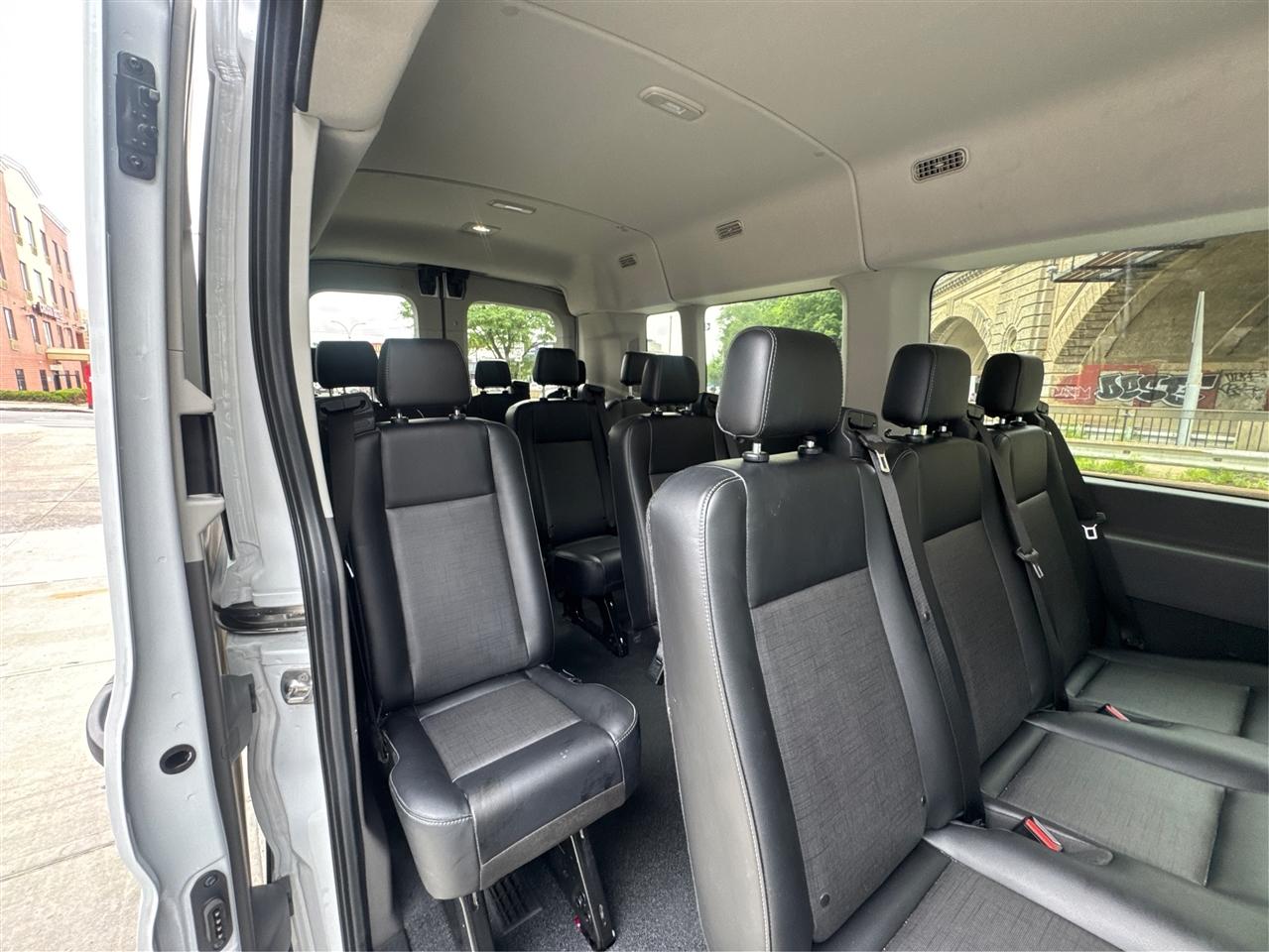 Ford Transit Passenger Wagon T-350 148" Med Roof XLT RWD 2026