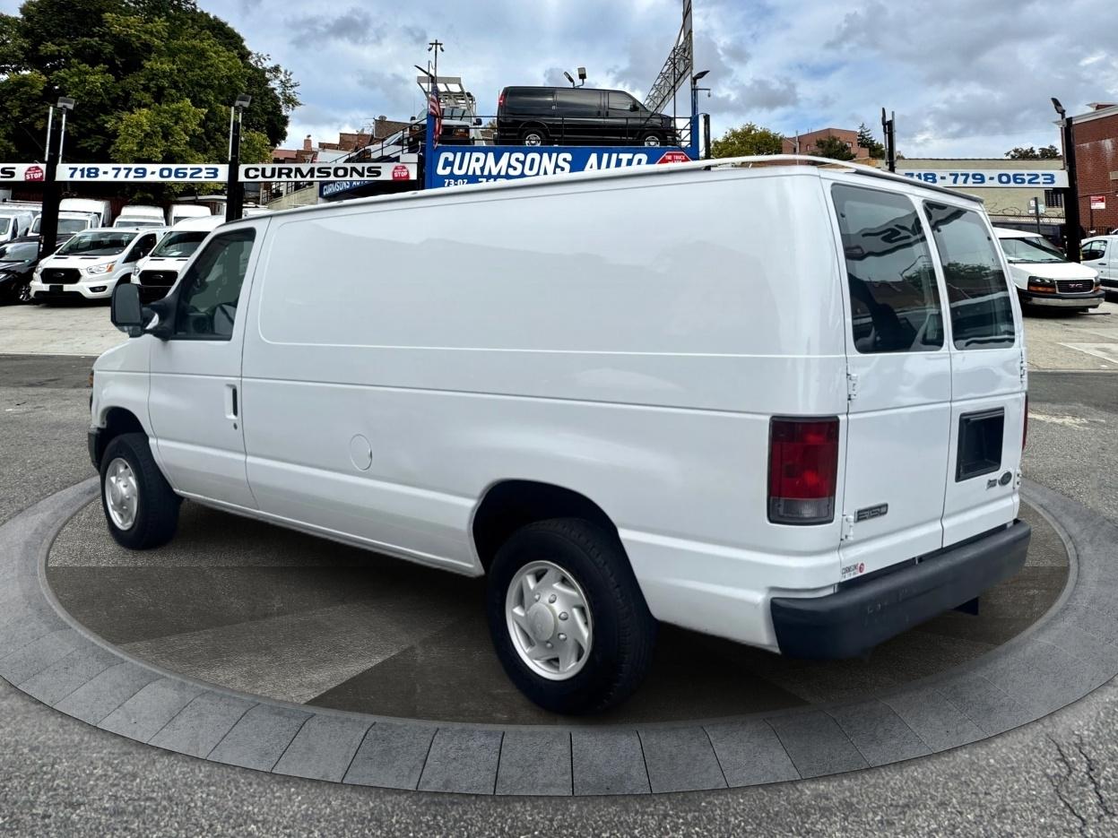 Ford Econoline Cargo Van E-150 2009