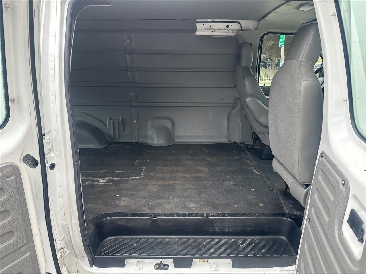 Ford Econoline Cargo Van E-150 2009
