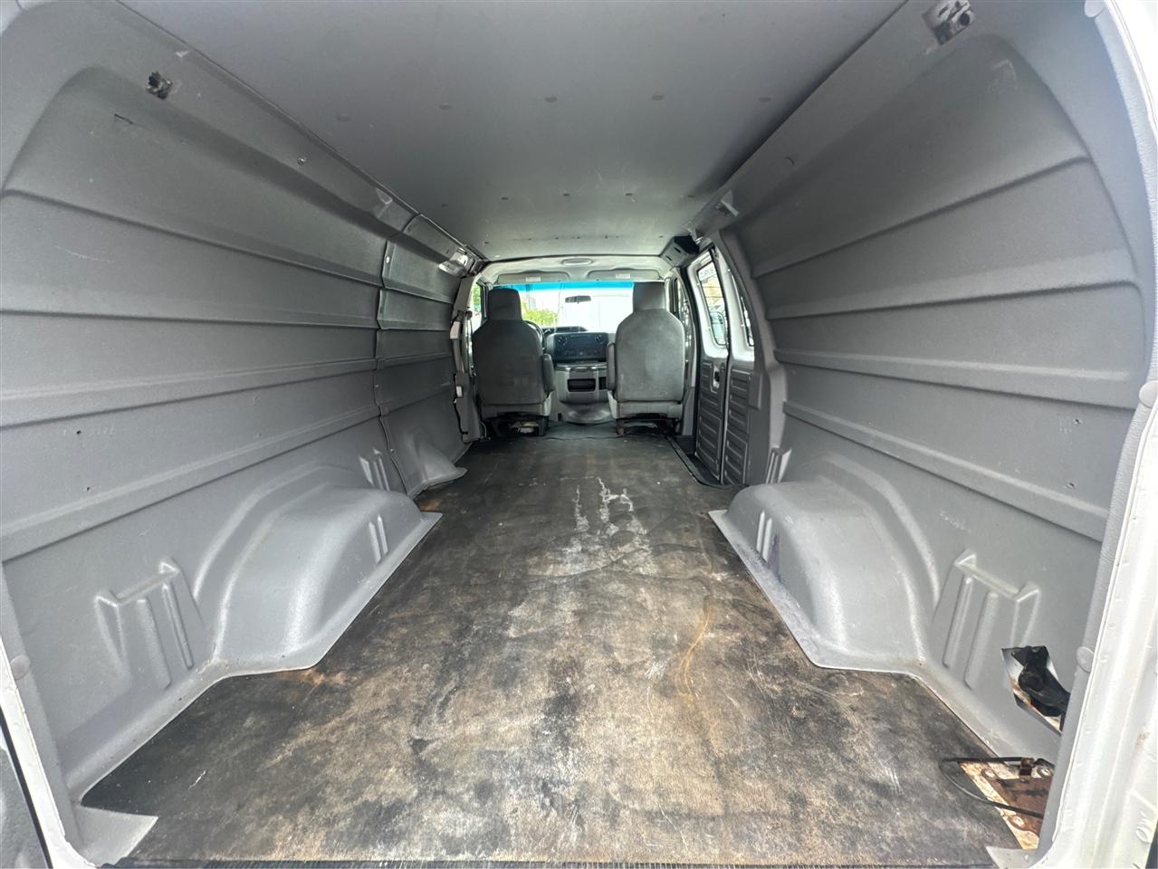 Ford Econoline Cargo Van E-150 2009