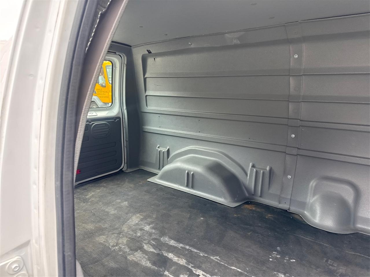 Ford Econoline Cargo Van E-150 2009