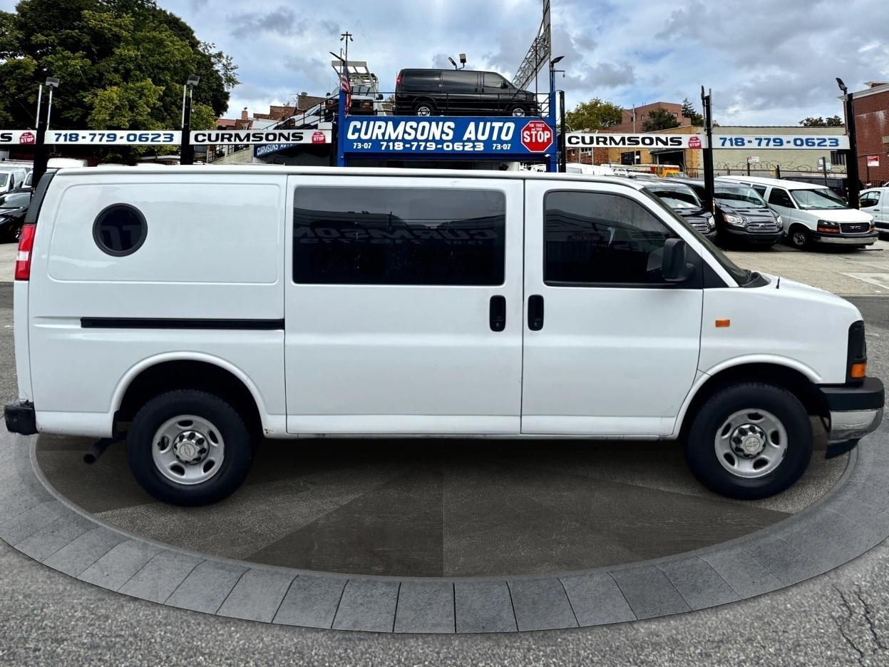 Chevrolet Express Cargo Van RWD 2500 135" 2011