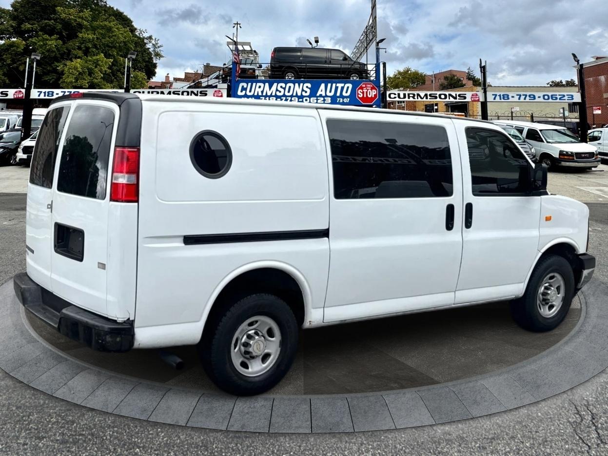 Chevrolet Express Cargo Van RWD 2500 135" 2011