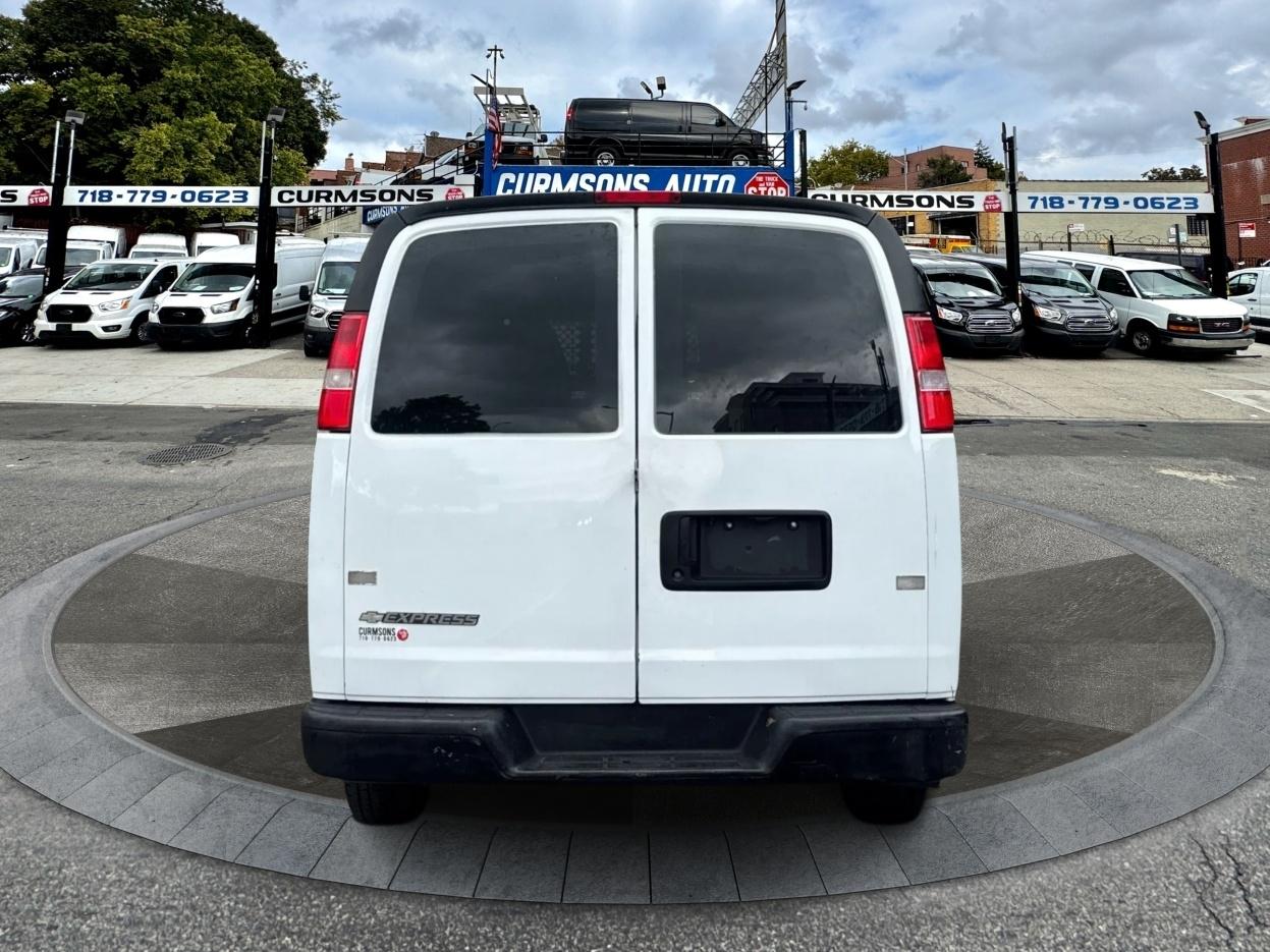 Chevrolet Express Cargo Van RWD 2500 135" 2011