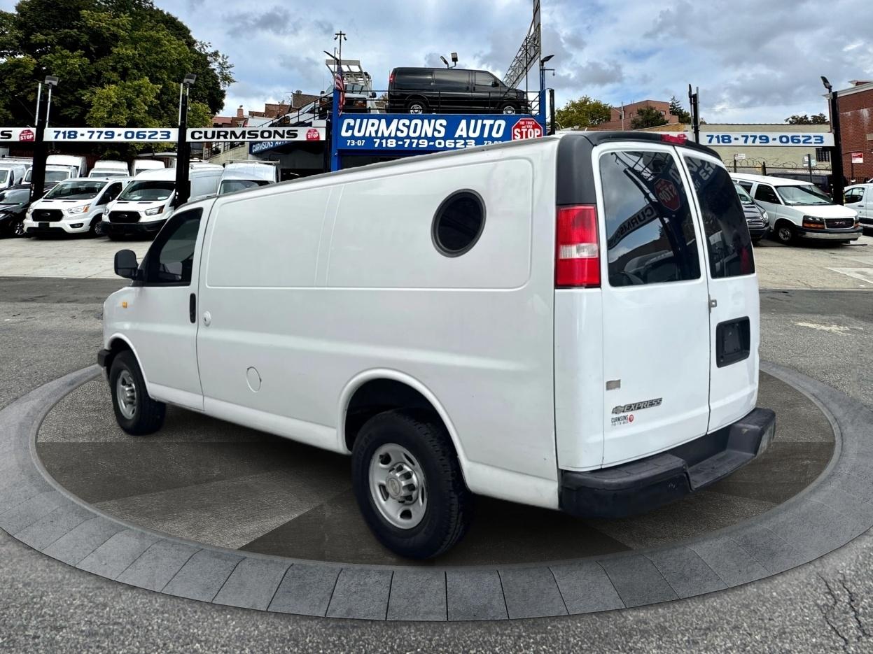 Chevrolet Express Cargo Van RWD 2500 135" 2011