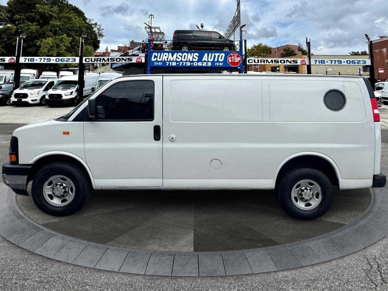 Chevrolet Express Cargo Van RWD 2500 135" 2011