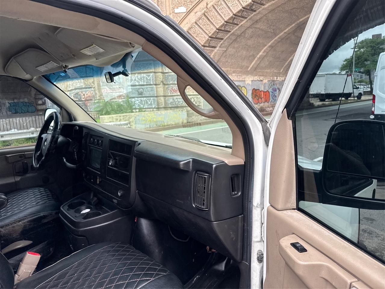 Chevrolet Express Cargo Van RWD 2500 135" 2011