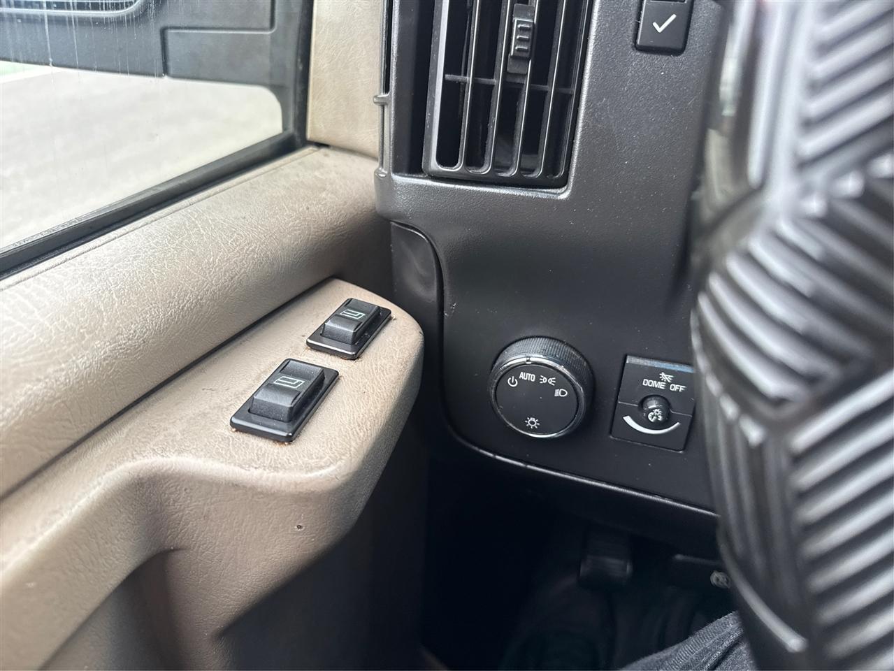 Chevrolet Express Cargo Van RWD 2500 135" 2011