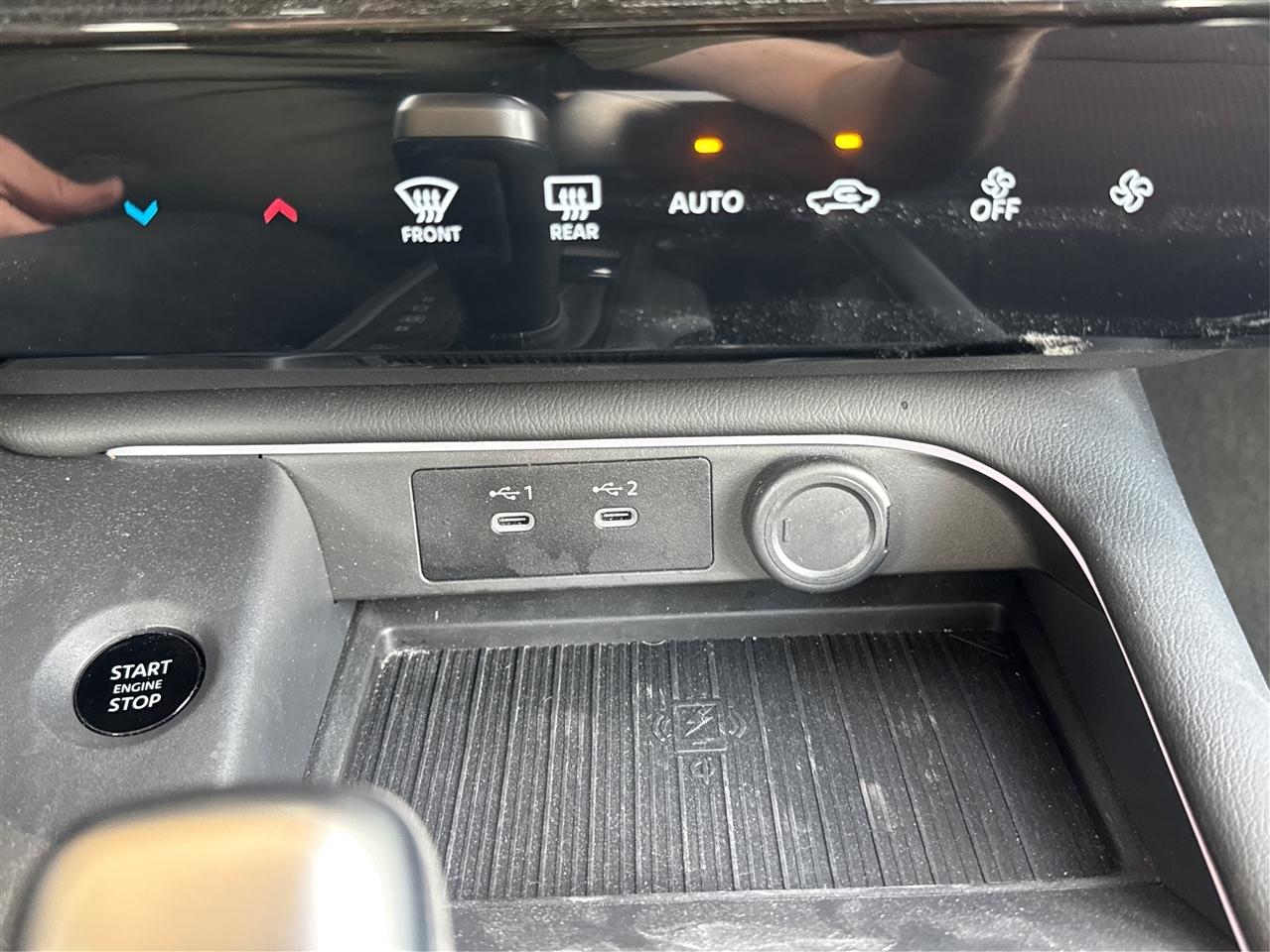 Nissan Sentra SR Sedan *Ltd Avail* 2026