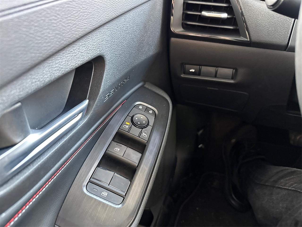 Nissan Sentra SR Sedan *Ltd Avail* 2026