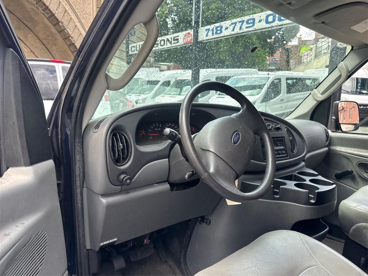Ford Econoline Cargo Van E-250 2006