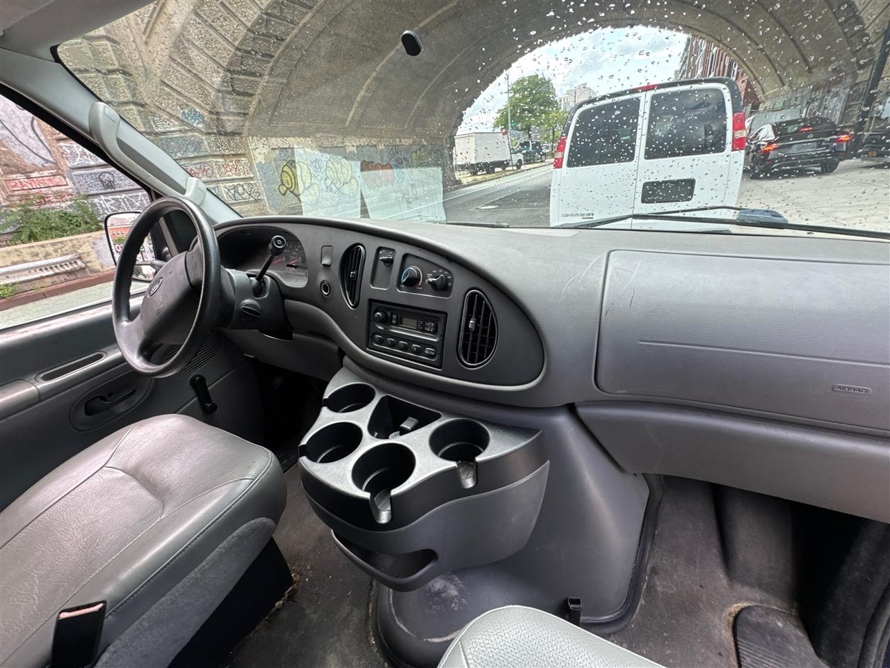 Ford Econoline Cargo Van E-250 2006