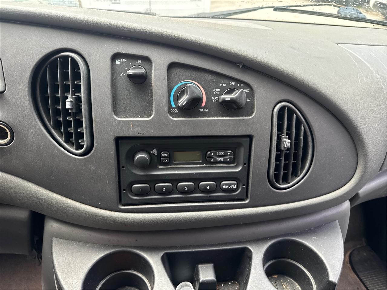 Ford Econoline Cargo Van E-250 2006