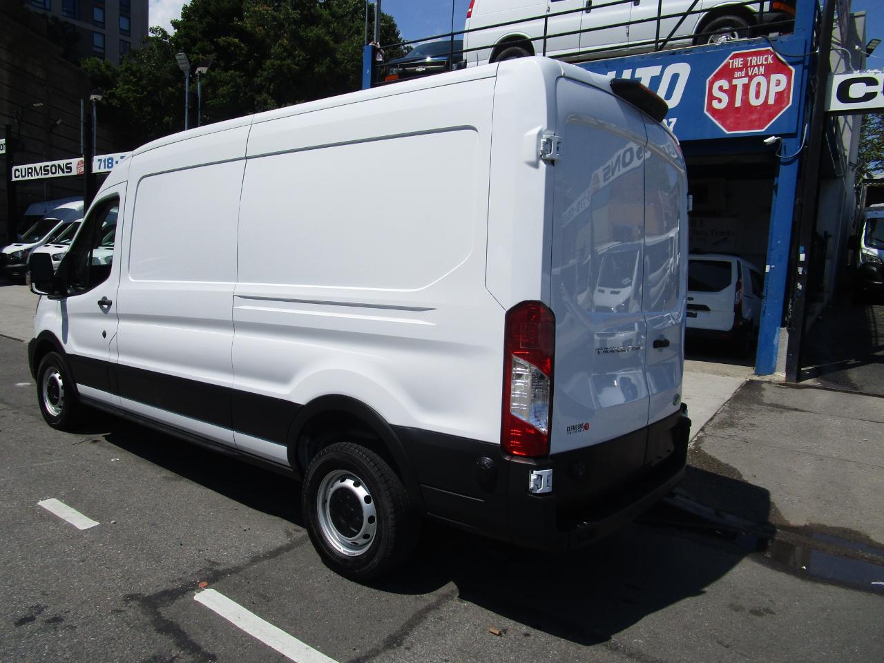 Ford Transit Cargo Van T-250 148" Med Rf 9070 GVWR RWD 2024