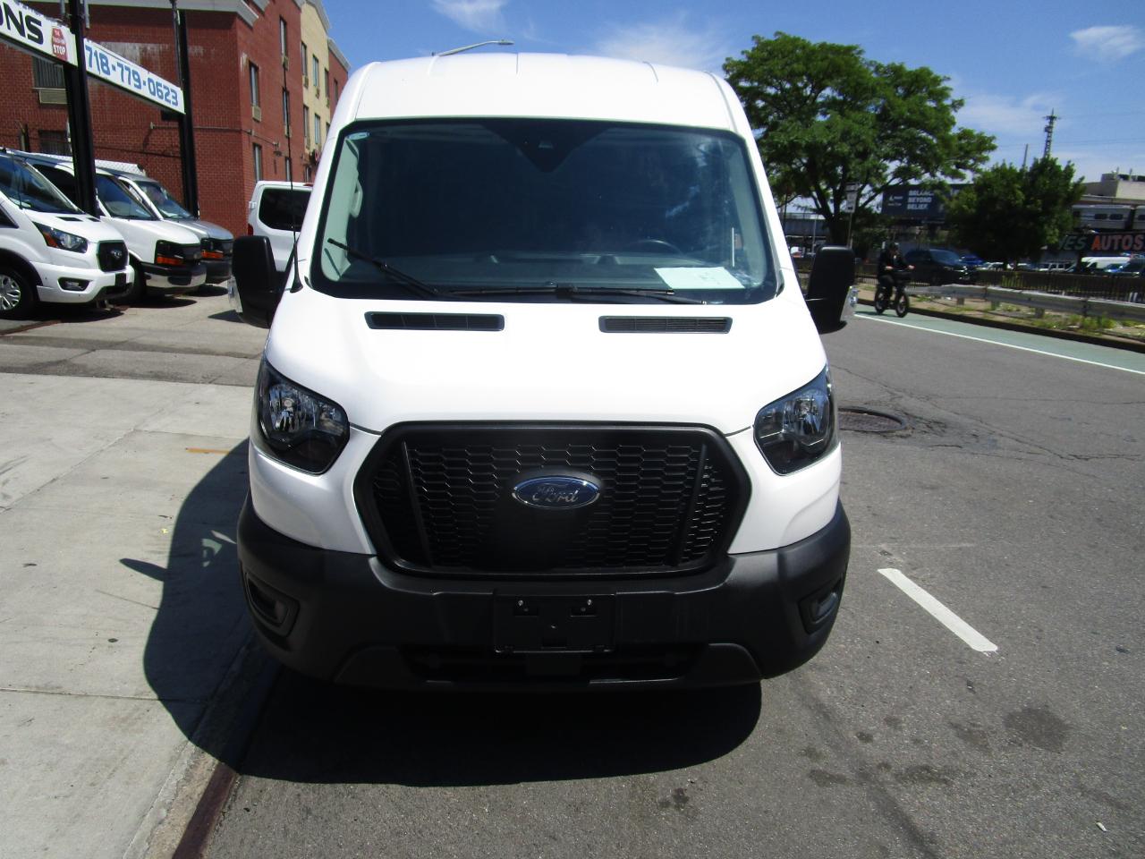 Ford Transit Cargo Van T-250 148" Med Rf 9070 GVWR RWD 2024