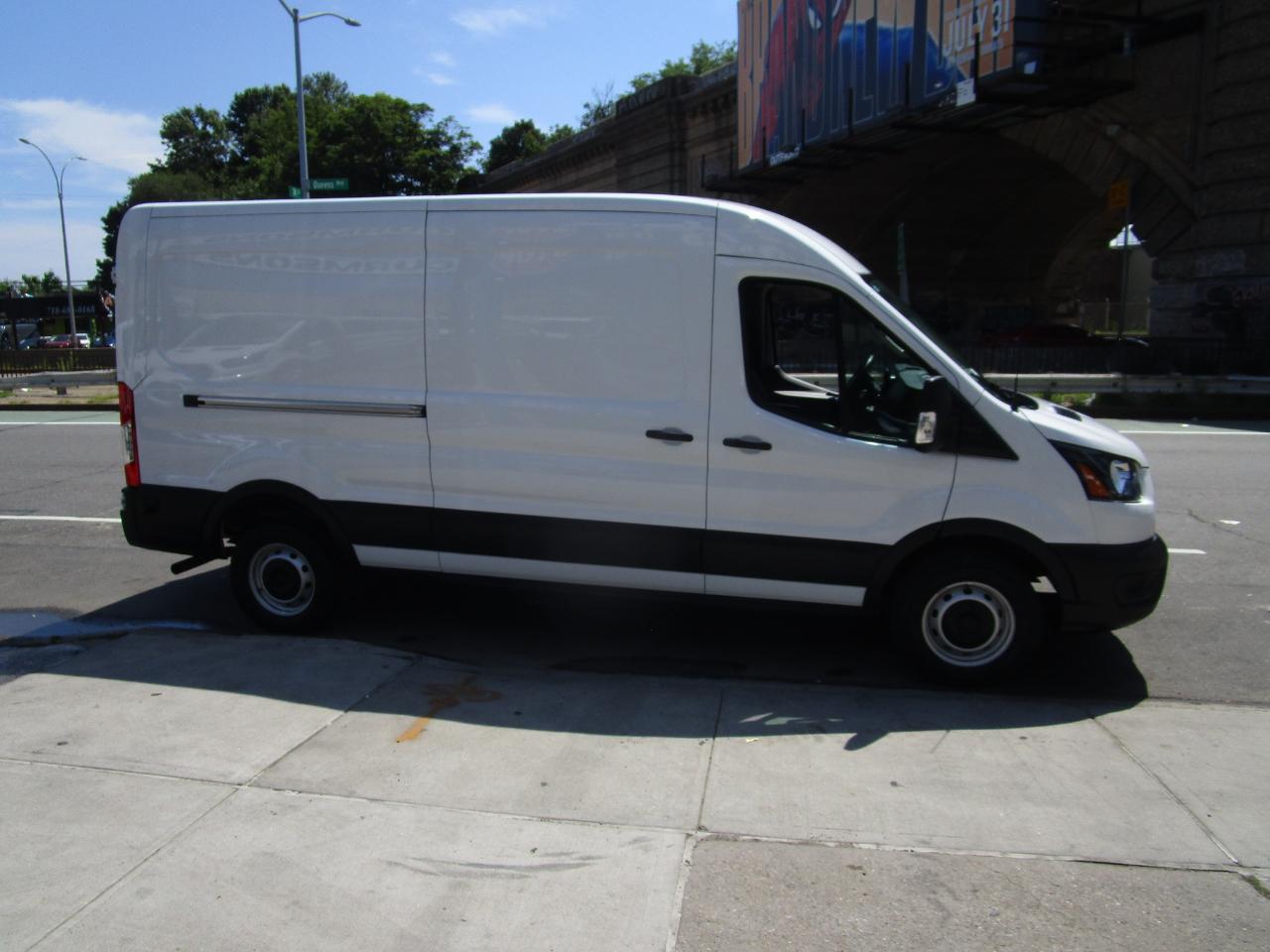 Ford Transit Cargo Van T-250 148" Med Rf 9070 GVWR RWD 2024