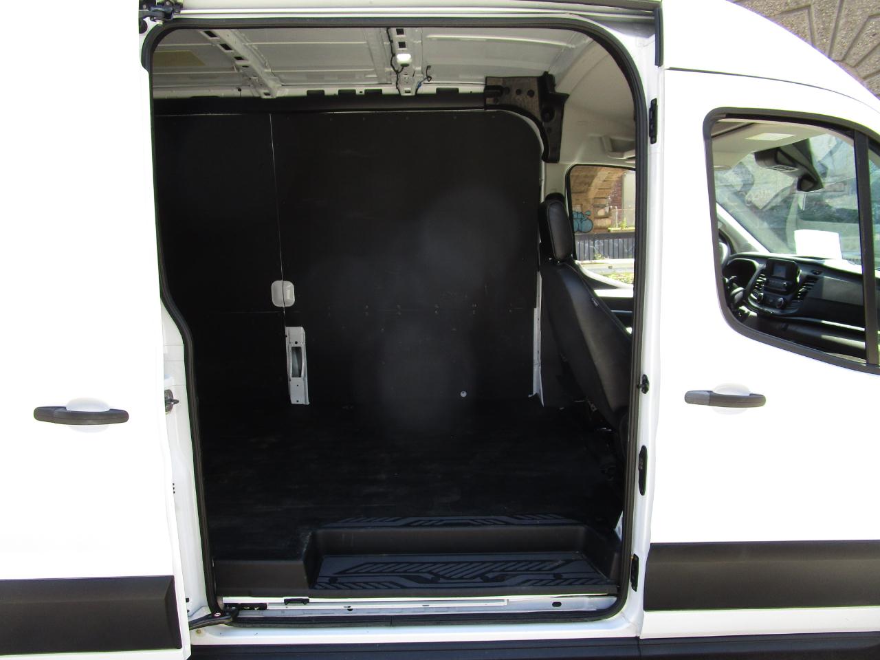 Ford Transit Cargo Van T-250 148" Med Rf 9070 GVWR RWD 2024