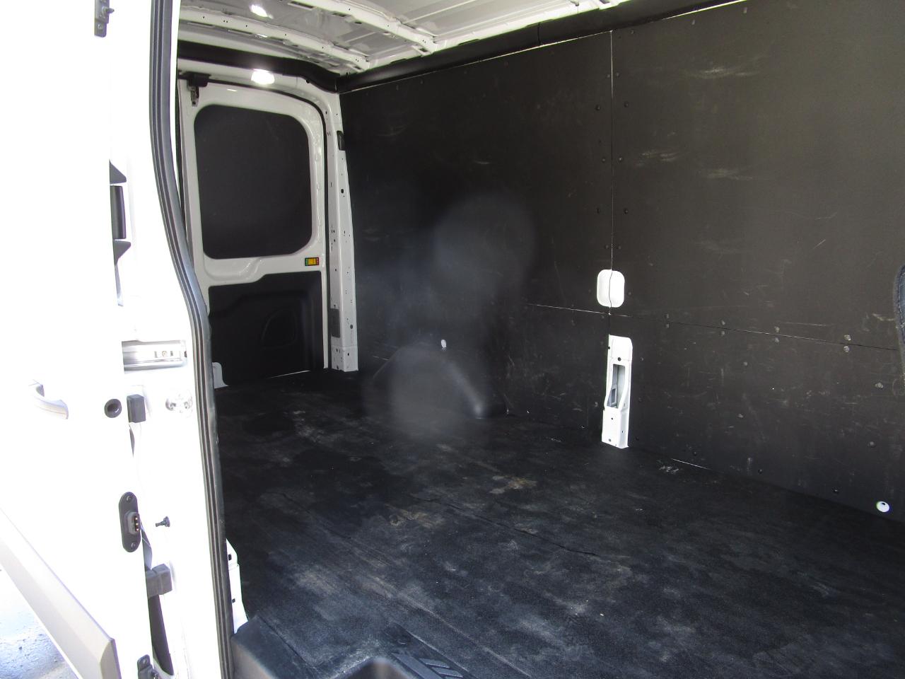 Ford Transit Cargo Van T-250 148" Med Rf 9070 GVWR RWD 2024