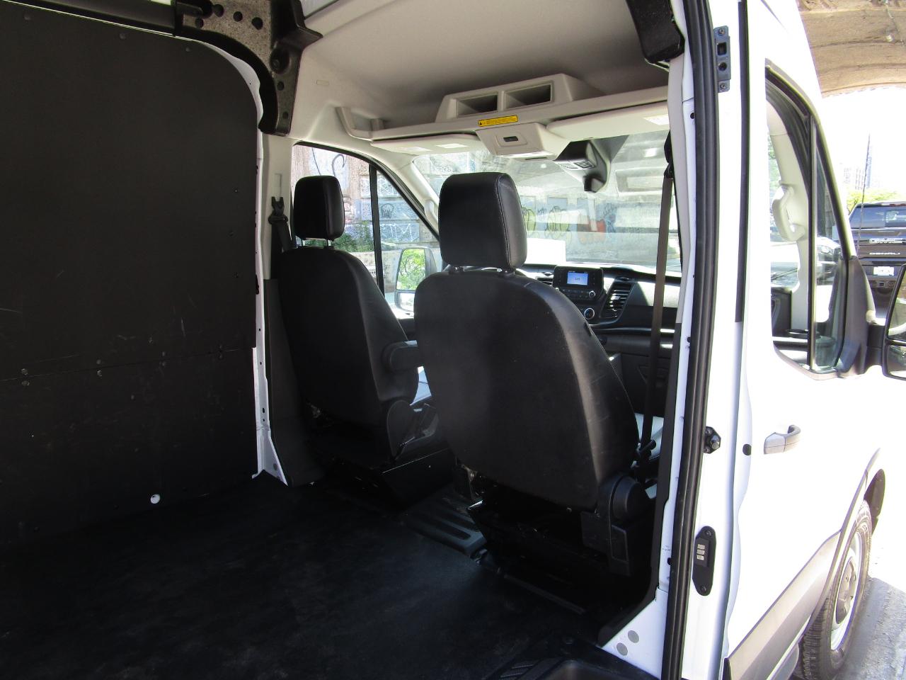 Ford Transit Cargo Van T-250 148" Med Rf 9070 GVWR RWD 2024