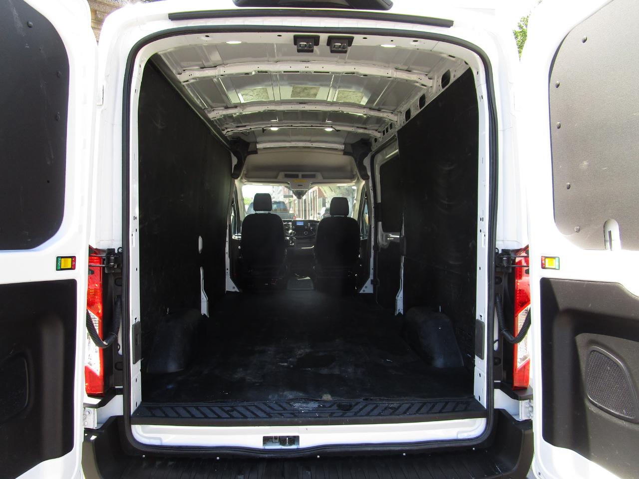 Ford Transit Cargo Van T-250 148" Med Rf 9070 GVWR RWD 2024