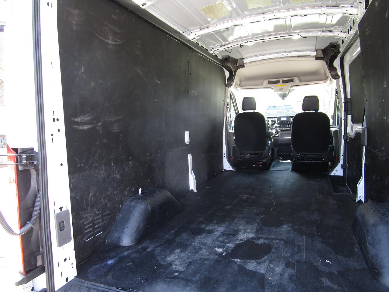 Ford Transit Cargo Van T-250 148" Med Rf 9070 GVWR RWD 2024