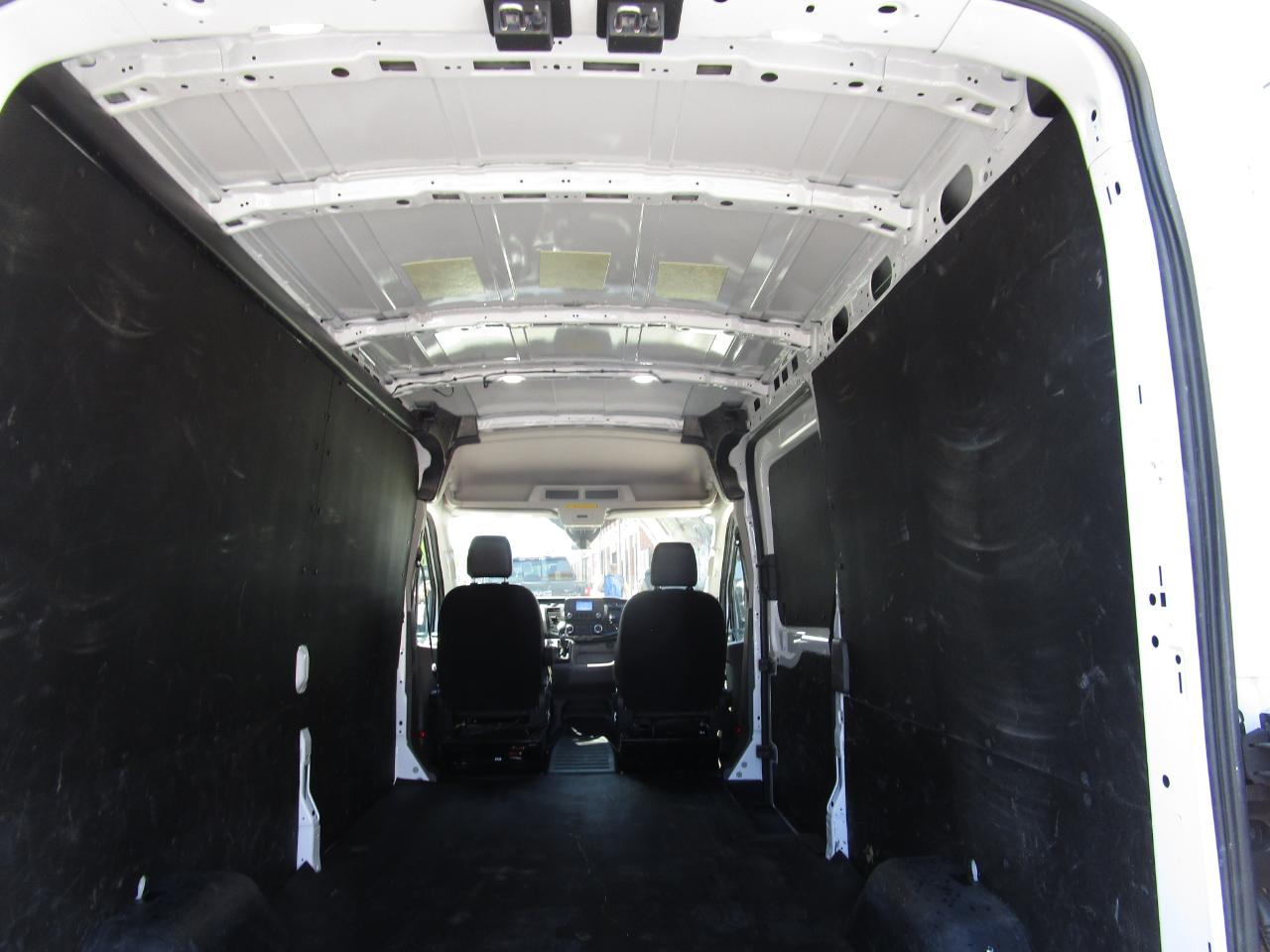 Ford Transit Cargo Van T-250 148" Med Rf 9070 GVWR RWD 2024