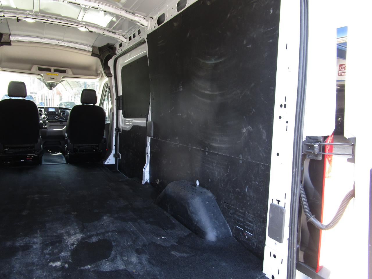 Ford Transit Cargo Van T-250 148" Med Rf 9070 GVWR RWD 2024