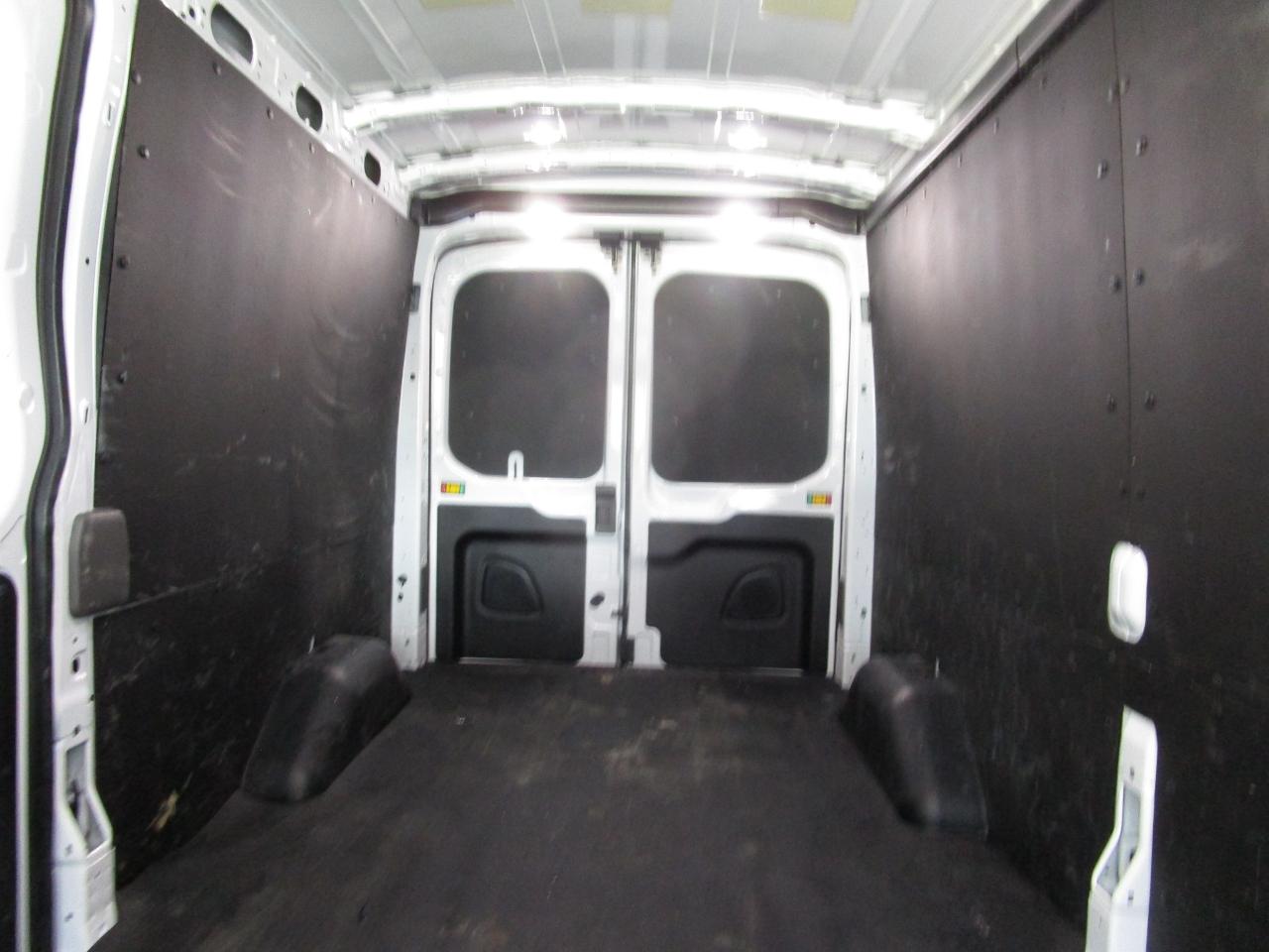 Ford Transit Cargo Van T-250 148" Med Rf 9070 GVWR RWD 2024
