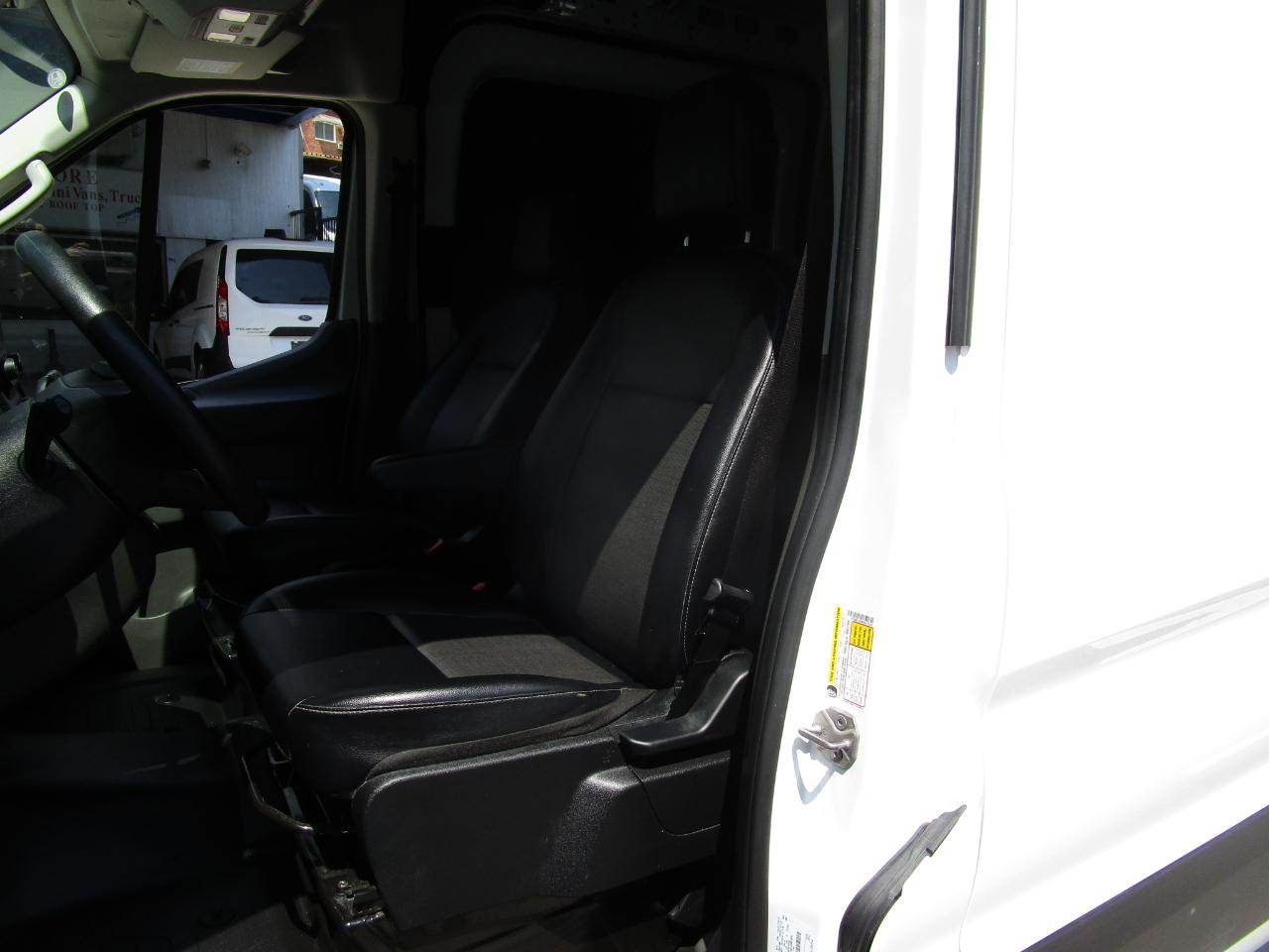 Ford Transit Cargo Van T-250 148" Med Rf 9070 GVWR RWD 2024