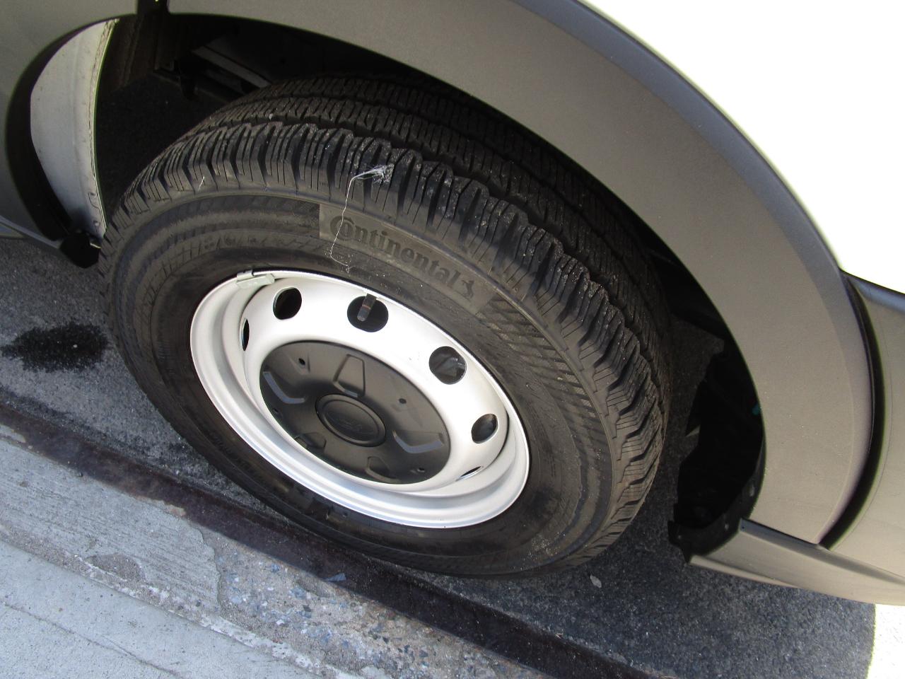 Ford Transit Cargo Van T-250 148" Med Rf 9070 GVWR RWD 2024