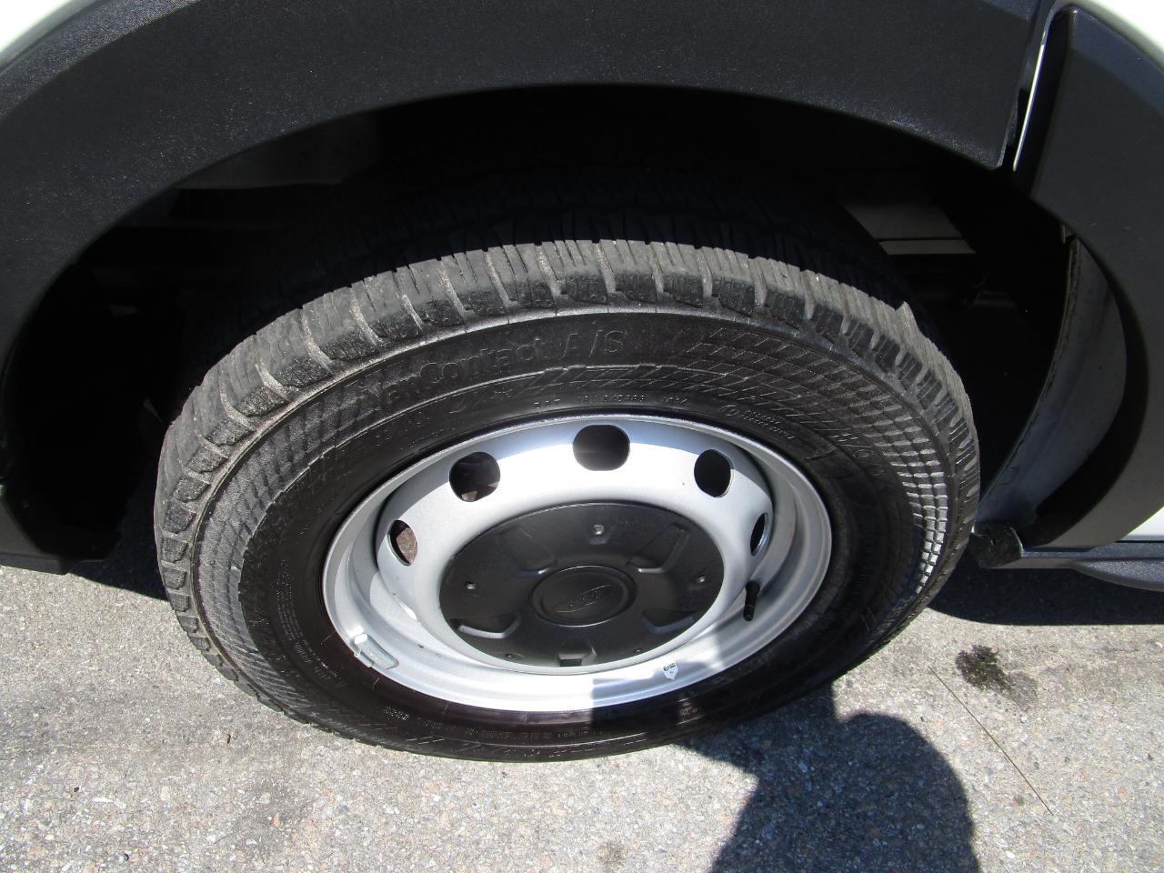 Ford Transit Cargo Van T-250 148" Med Rf 9070 GVWR RWD 2024