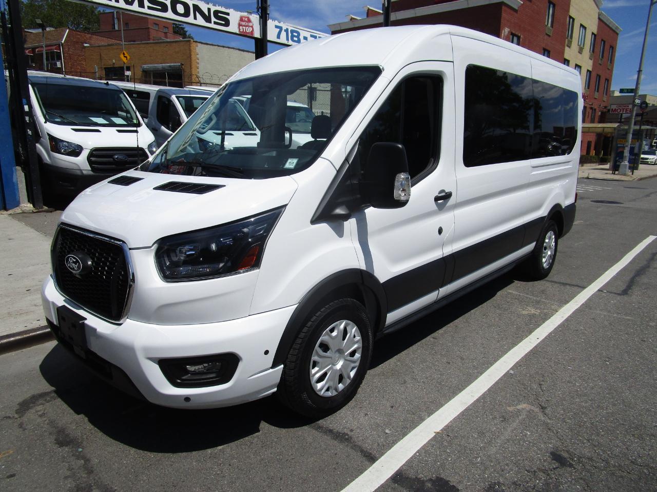 Ford Transit Passenger Wagon T-350 148" Med Roof XLT RWD 2026