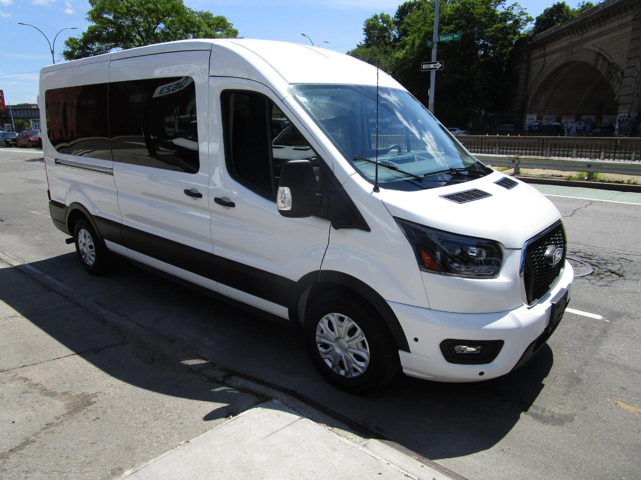 Ford Transit Passenger Wagon T-350 148" Med Roof XLT RWD 2026